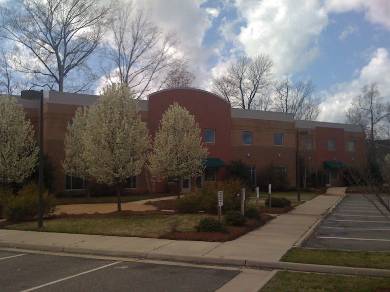 760 Pilot House Dr, Newport News, VA for lease - Building Photo - Image 1 of 4