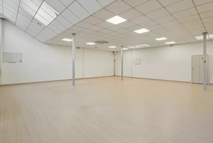 Immeuble residentiel dans Paris à vendre - Photo du bâtiment - Image 2 de 43