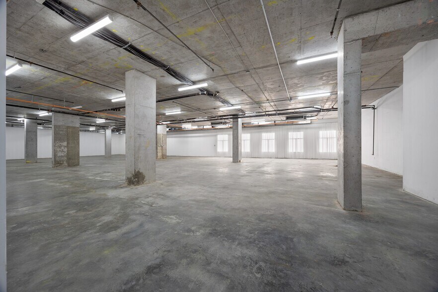 420 Gates Ave, Brooklyn, NY for lease - Interior Photo - Image 2 of 17