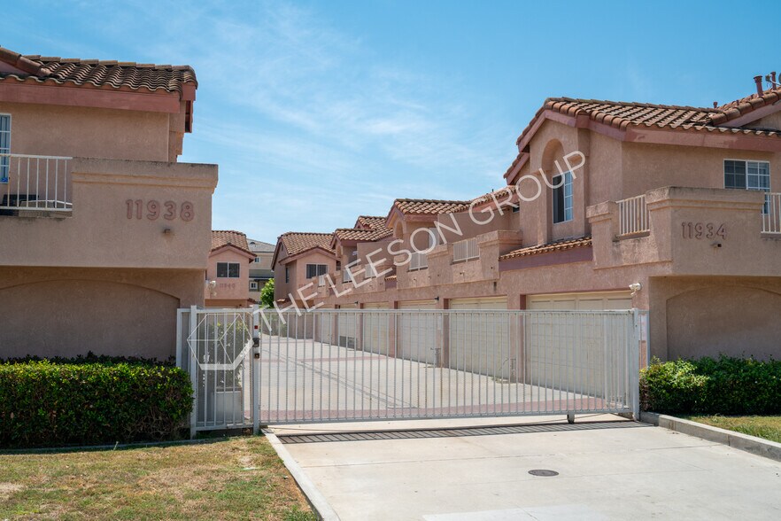 11932 207th St, Lakewood, CA à vendre - Photo du bâtiment - Image 2 de 17