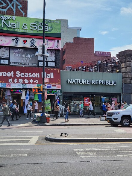 4025 Main St, Flushing, NY for lease - Building Photo - Image 2 of 2