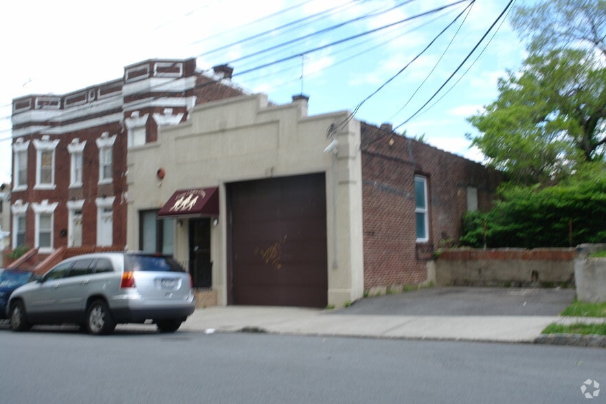130 Patterson St, Perth Amboy, NJ for lease - Building Photo - Image 2 of 16