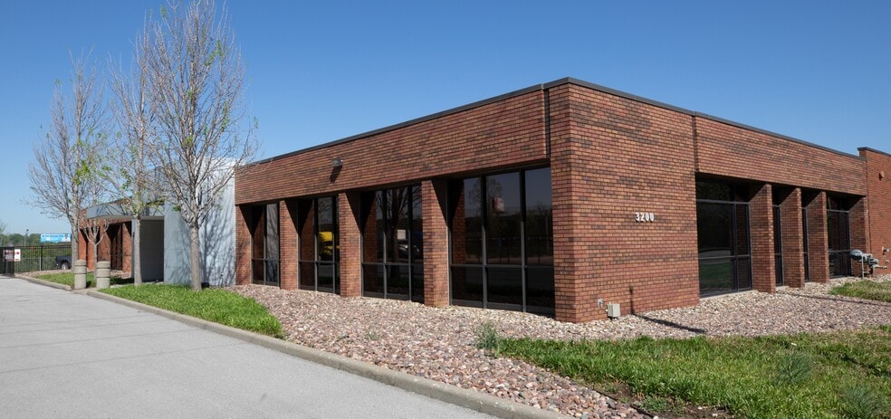 3200 Manchester Tfwy, Kansas City, MO for sale - Primary Photo - Image 1 of 10