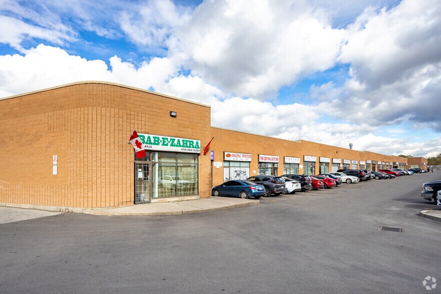 2370 Midland Ave, Toronto, ON à vendre - Photo du bâtiment - Image 2 de 4