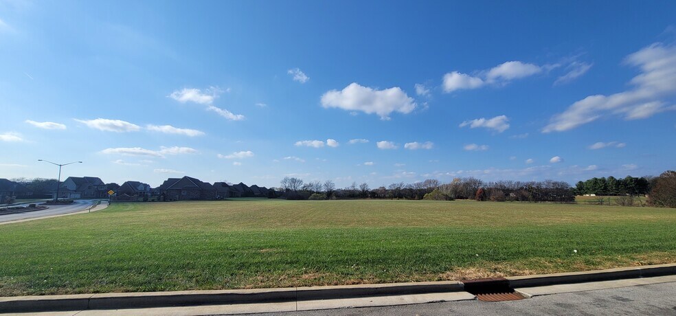 3450 S Glen Gables Blvd, Bowling Green, KY for sale - Building Photo - Image 2 of 4