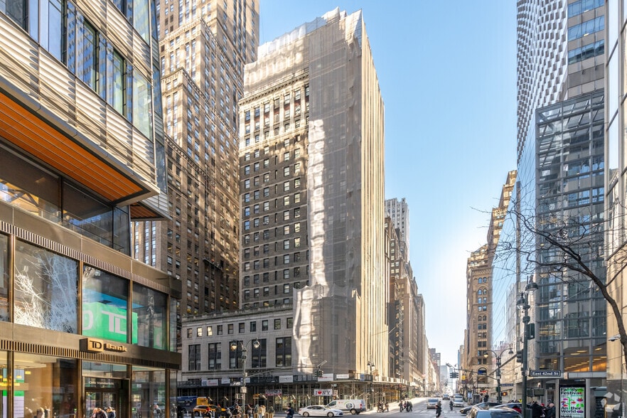 315 Madison Ave, New York, NY for lease - Building Photo - Image 2 of 5