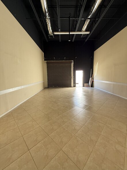 1620-1646 SE Village Green Dr, Port, Port Saint Lucie, FL à louer - Photo intérieure - Image 3 de 10