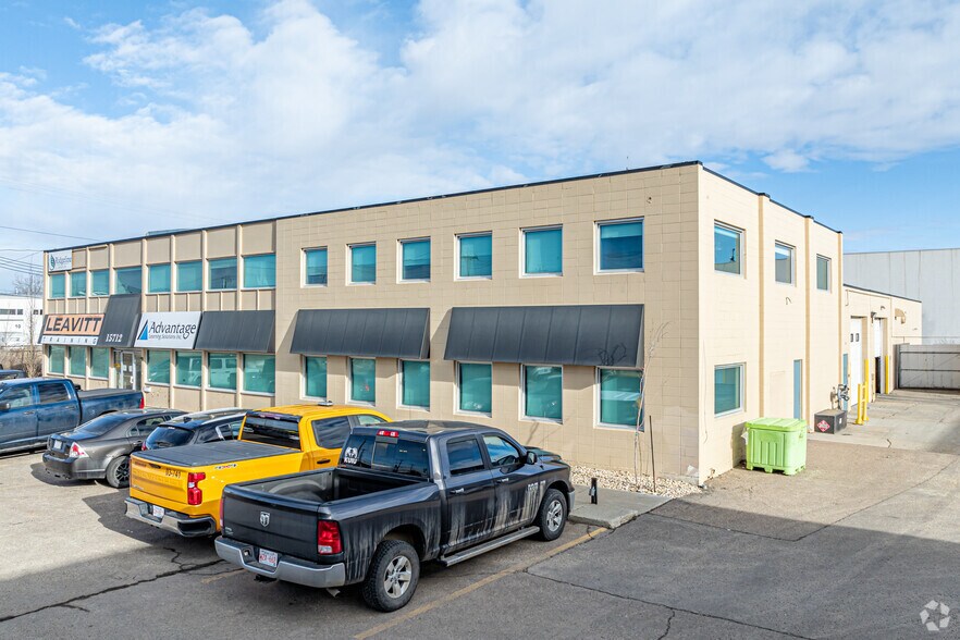 15712 112 Ave, Edmonton, AB à vendre - Photo du bâtiment - Image 3 de 28