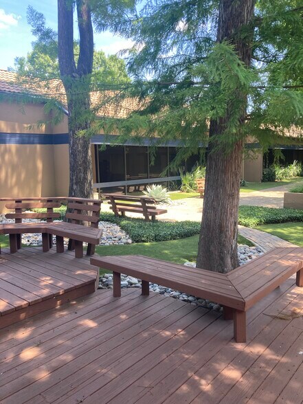 4851 Keller Springs Rd, Addison, TX à louer - Photo du bâtiment - Image 3 de 6