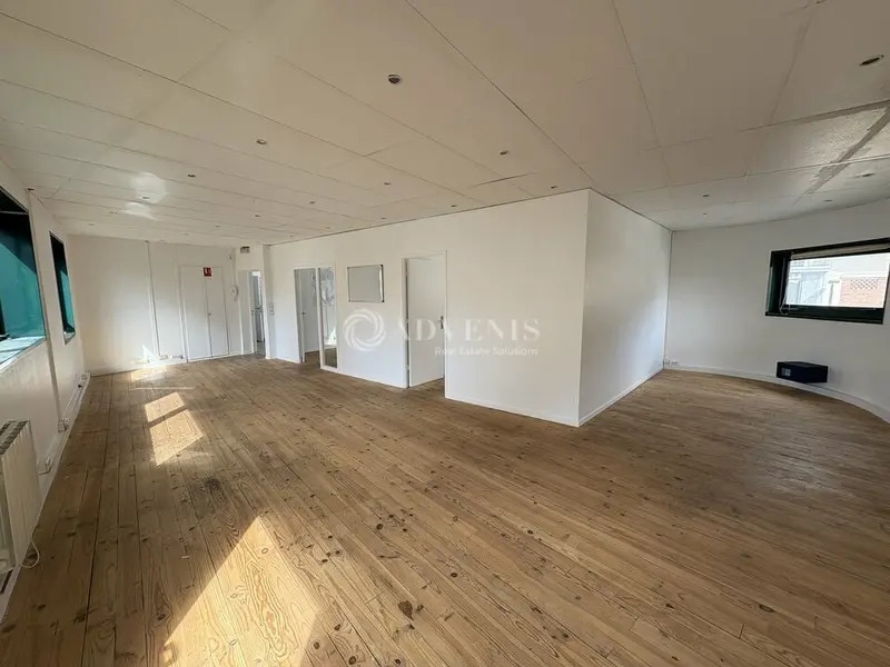 Office in Boulogne-Billancourt for lease Interior Photo- Image 1 of 11