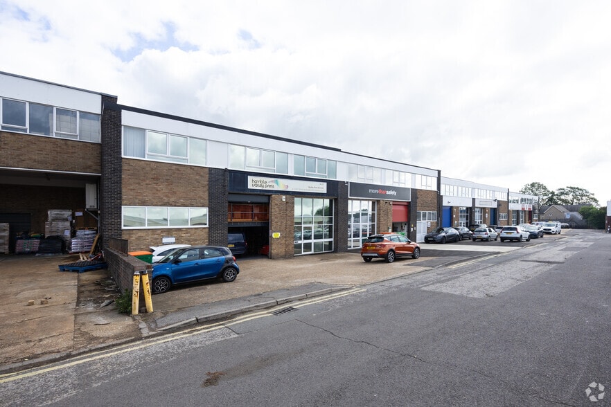 Shamblehurst Ln, Southampton for lease - Building Photo - Image 3 of 43