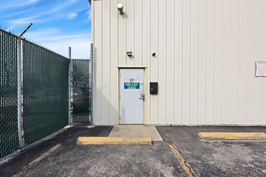 499 Derrer Rd, Columbus, OH à vendre - Photo du bâtiment - Image 2 de 14