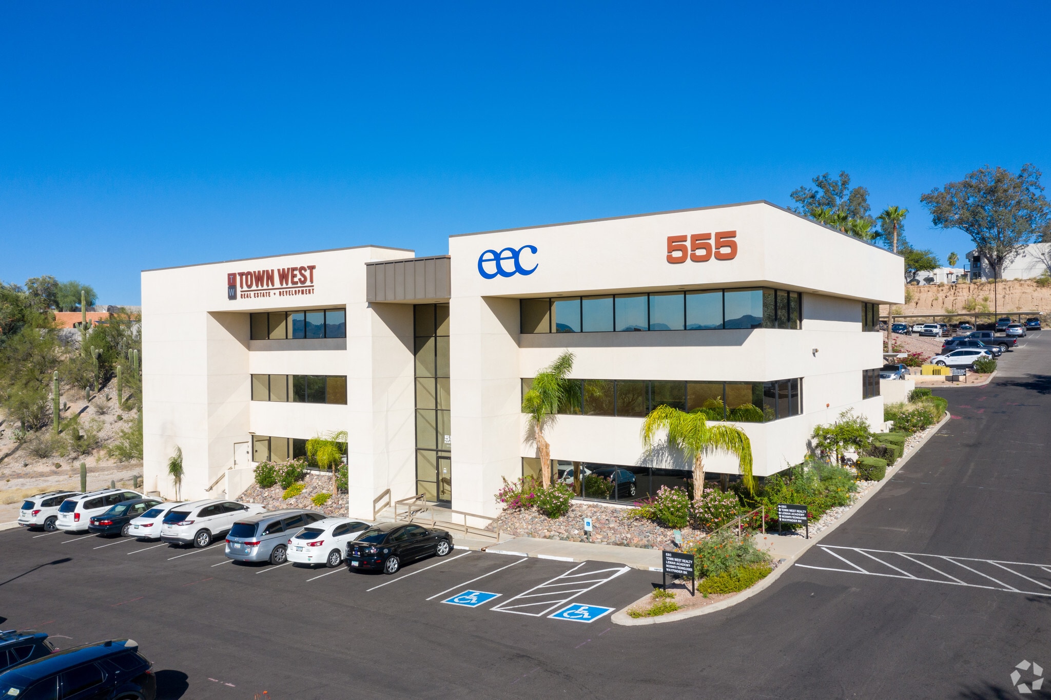 555 E River Rd, Tucson, AZ for lease Building Photo- Image 1 of 3