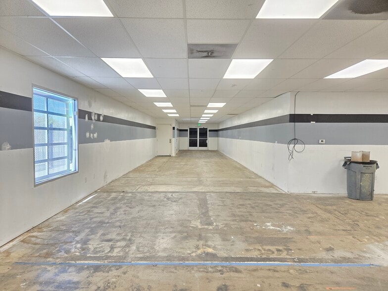 558-568 N Towne Ave, Pomona, CA for lease - Building Photo - Image 3 of 23