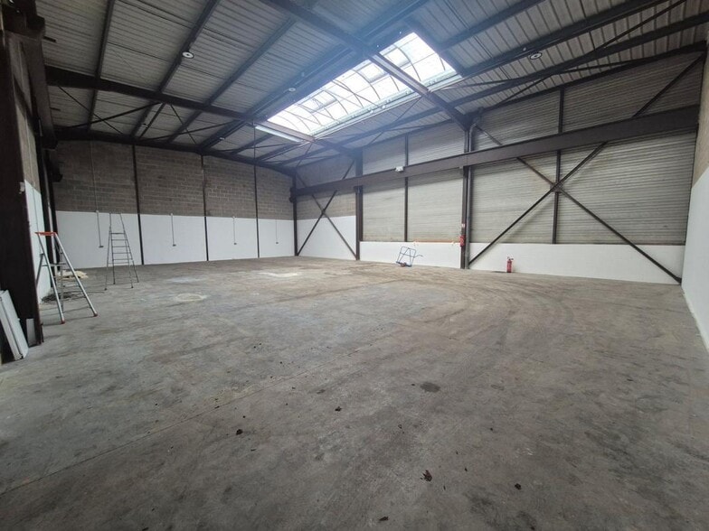 Industrial in Le Thillay for lease - Interior Photo - Image 2 of 8