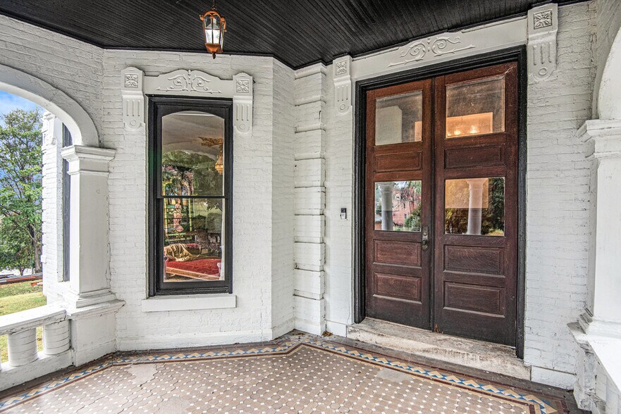 1311 Francis St, Saint Joseph, MO à vendre - Photo du bâtiment - Image 3 de 24