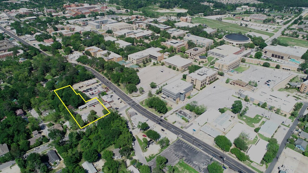 1206 20th St, Huntsville, TX à vendre - Photo du bâtiment - Image 2 de 15