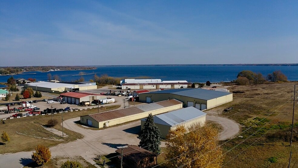 721 N 9th St, Gladstone, MI à louer - Aérien - Image 1 de 2