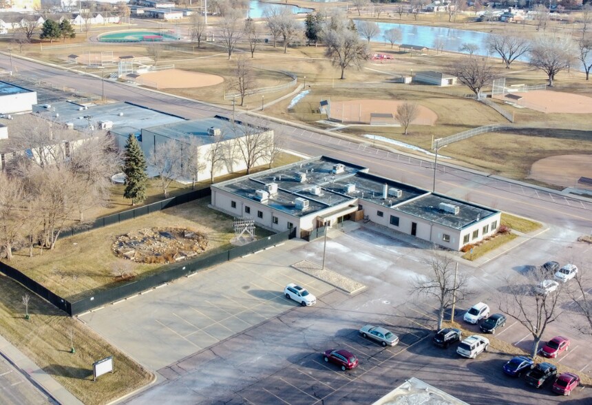 711 N Lake Ave, Sioux Falls, SD à louer - Photo du bâtiment - Image 2 de 7