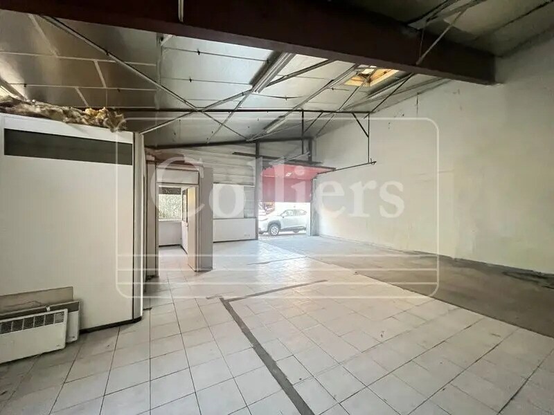 Flex in Marseille for lease Interior Photo- Image 1 of 7