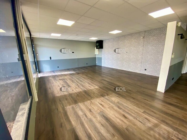 Office in Les Pennes-Mirabeau for lease - Interior Photo - Image 3 of 8