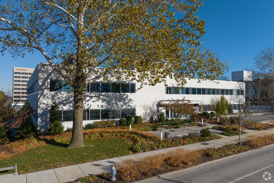 15 Kings Grant Dr, Bala Cynwyd, PA à louer - Photo du bâtiment - Image 2 de 6