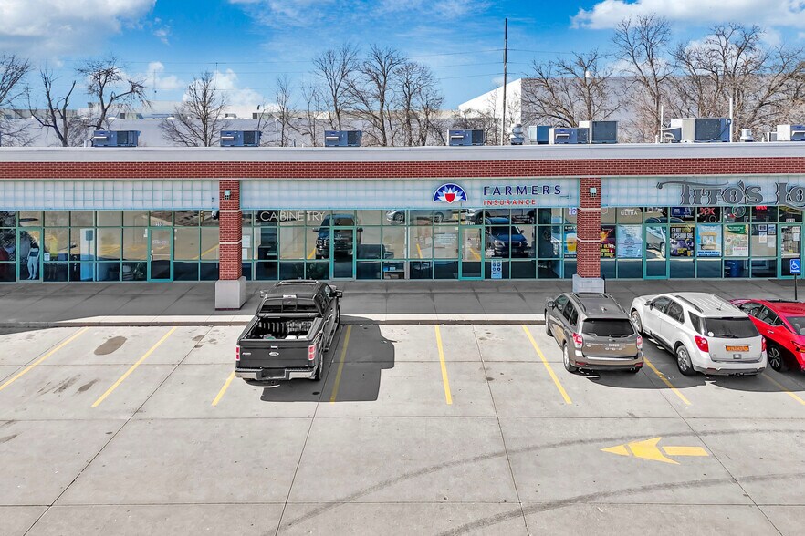 3880-3928 NW Urbandale Dr, Urbandale, IA à louer - Photo du bâtiment - Image 2 de 10