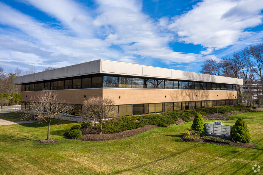 330 Passaic Ave, Fairfield, NJ for lease - Building Photo - Image 1 of 4