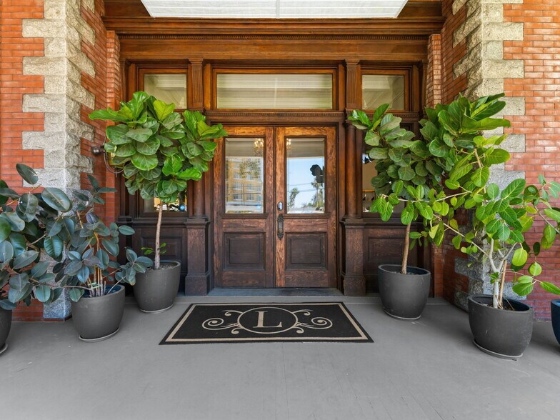 341 S Plant Ave, Tampa, FL à louer - Photo du bâtiment - Image 3 de 9