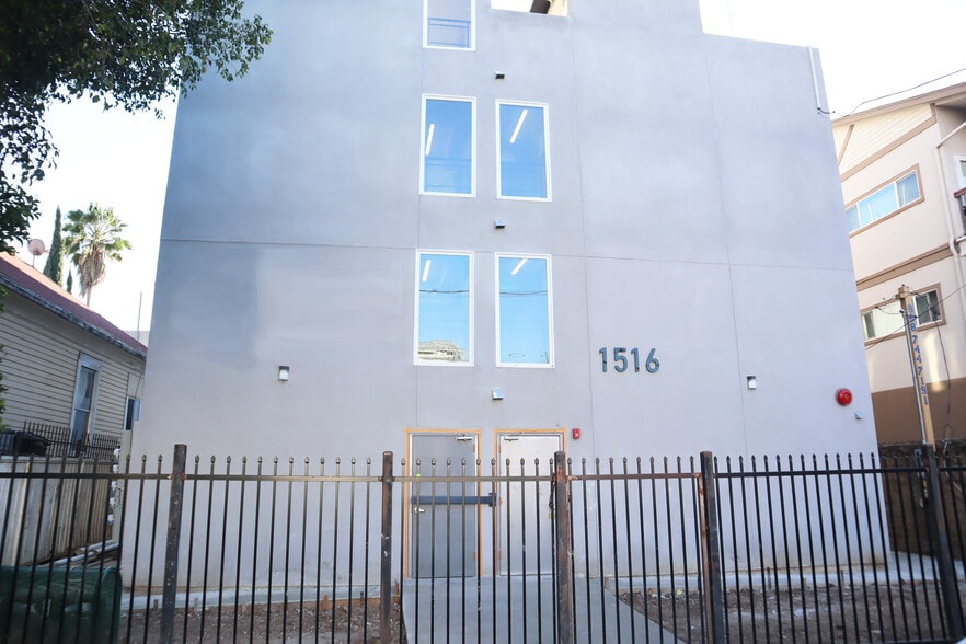 1516 W 12th Pl, Los Angeles, CA for sale - Primary Photo - Image 1 of 12