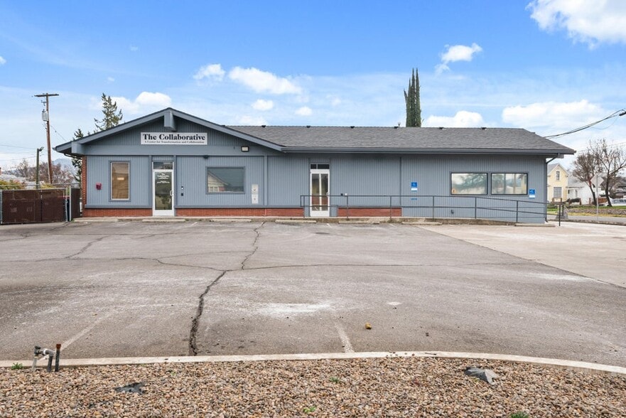 914 W Main St, Medford, OR à vendre - Photo du bâtiment - Image 2 de 2