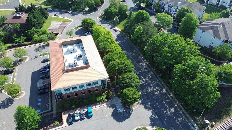 9110 Railroad Dr, Manassas Park, VA à vendre - Vidéo sur l’inscription commerciale - Image 2 de 18