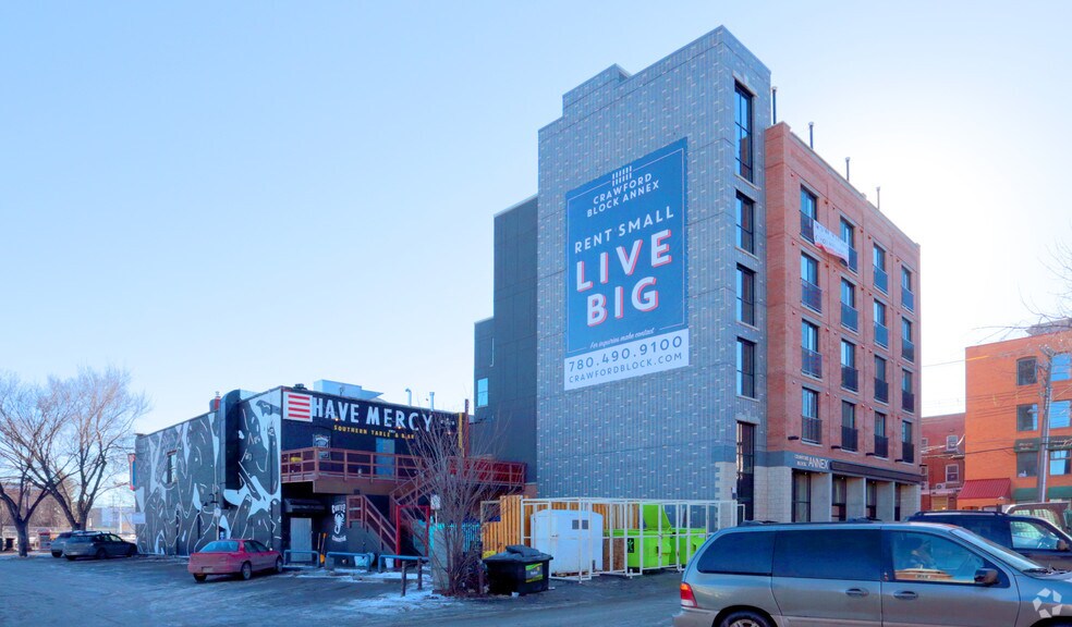 8222 Gateway Blvd NW, Edmonton, AB à louer - Photo du bâtiment - Image 2 de 7