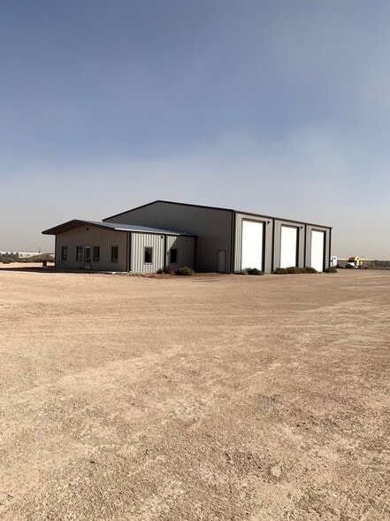 8516 County 66 rd, Midland, TX à louer - Photo du bâtiment - Image 1 de 15
