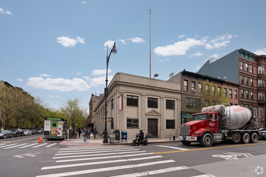 207 5th Ave, Brooklyn, NY for lease - Primary Photo - Image 1 of 6