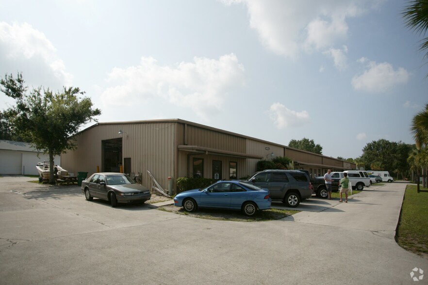 1481 Market Cir, Port Charlotte, FL for lease - Building Photo - Image 3 of 6
