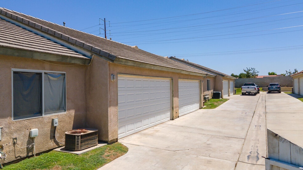 4314 Pebble Creek Dr, Bakersfield, CA for sale - Building Photo - Image 2 of 7