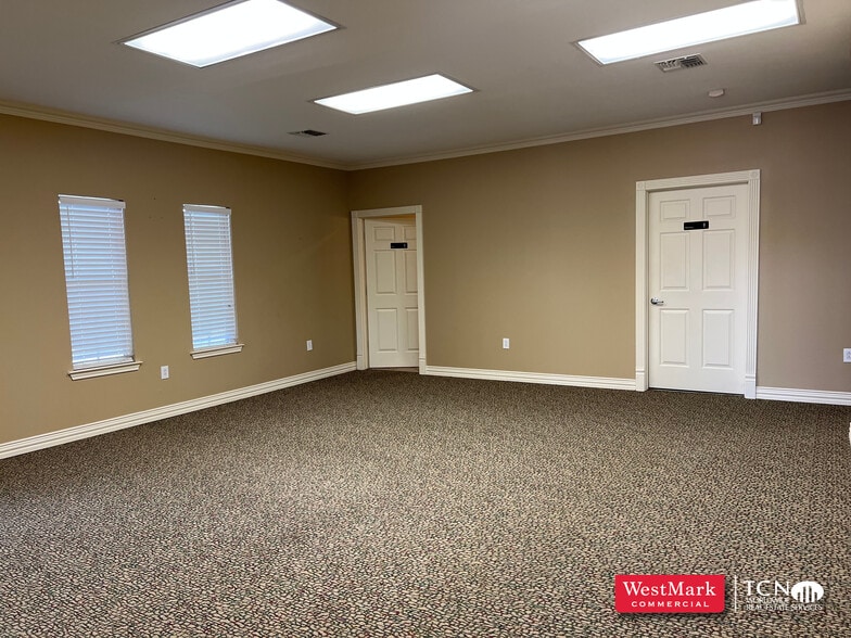 2705 81st St, Lubbock, TX for lease - Building Photo - Image 2 of 6