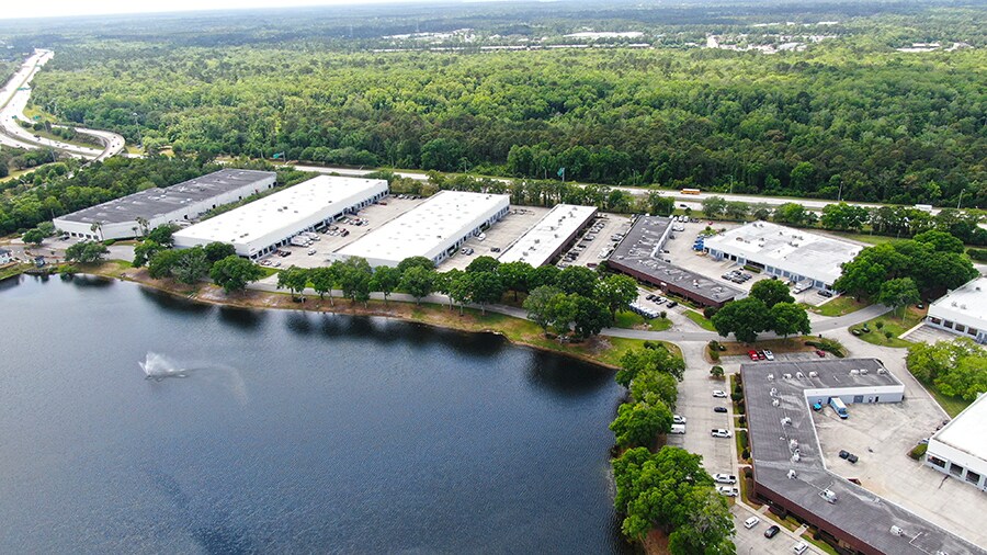 8917 Western Way, Jacksonville, FL à louer - Photo du bâtiment - Image 2 de 6