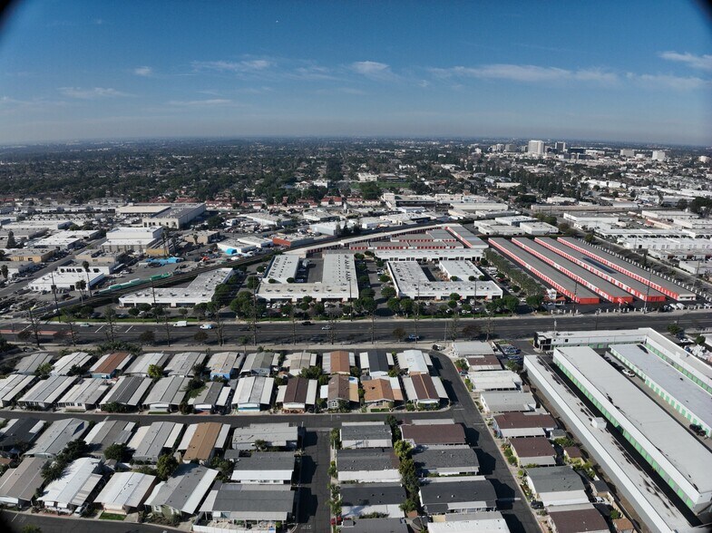 600 S Grand Ave, Santa Ana, CA à louer - Communauté Matterport - Image 2 de 34