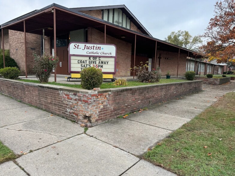 1572-1600 E Evelyn, Hazel Park, MI à vendre - Photo du bâtiment - Image 3 de 6