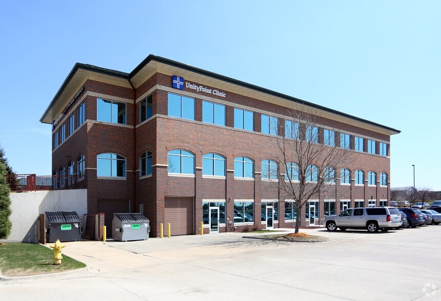 6600 Westown Pky, West Des Moines, IA à louer - Photo du bâtiment - Image 3 de 12