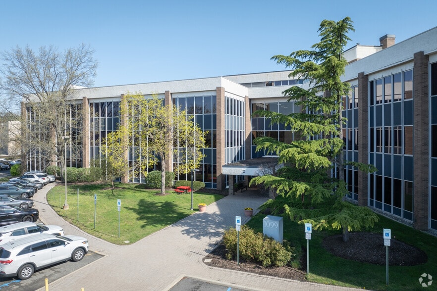 1099 Wall St W, Lyndhurst, NJ for lease - Primary Photo - Image 1 of 27