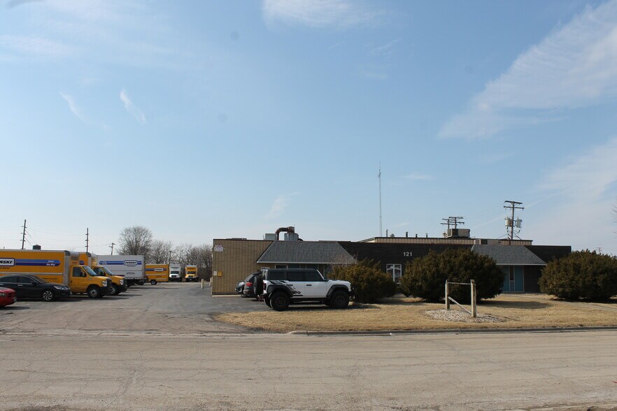 121 Industrial Dr, Dekalb, IL à vendre - Photo du bâtiment - Image 2 de 30