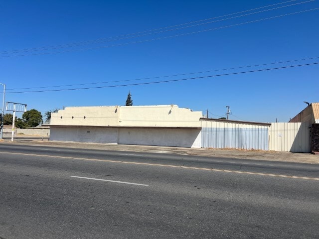 1010 34th St, Bakersfield, CA for sale - Building Photo - Image 2 of 21