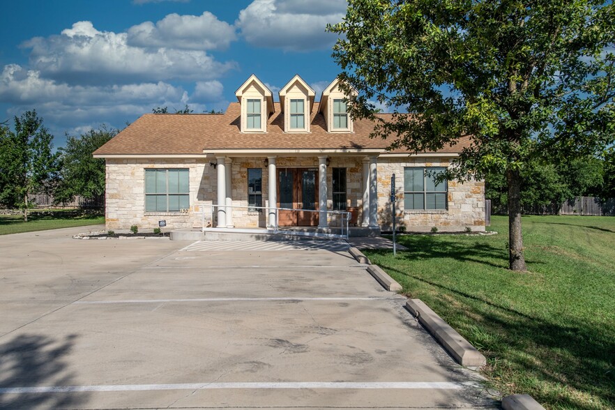 130 Hall Professional Ctr, Kyle, TX à vendre - Photo principale - Image 1 de 1