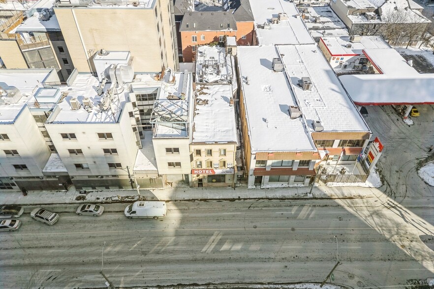 135 Jarvis St, Toronto, ON for sale - Building Photo - Image 2 of 9