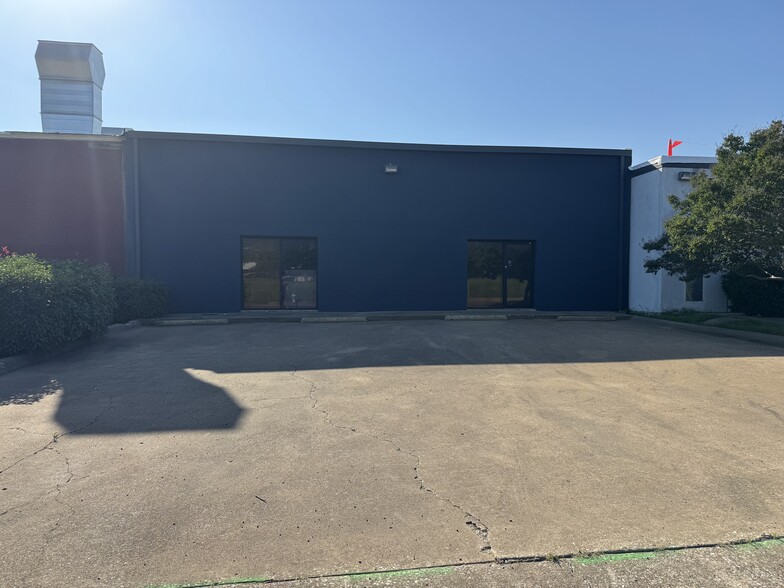 413 N Interurban St, Richardson, TX à vendre - Photo du bâtiment - Image 1 de 7