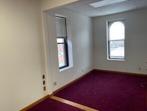 207 W Jefferson St, Bloomington, IL for lease Interior Photo- Image 2 of 6