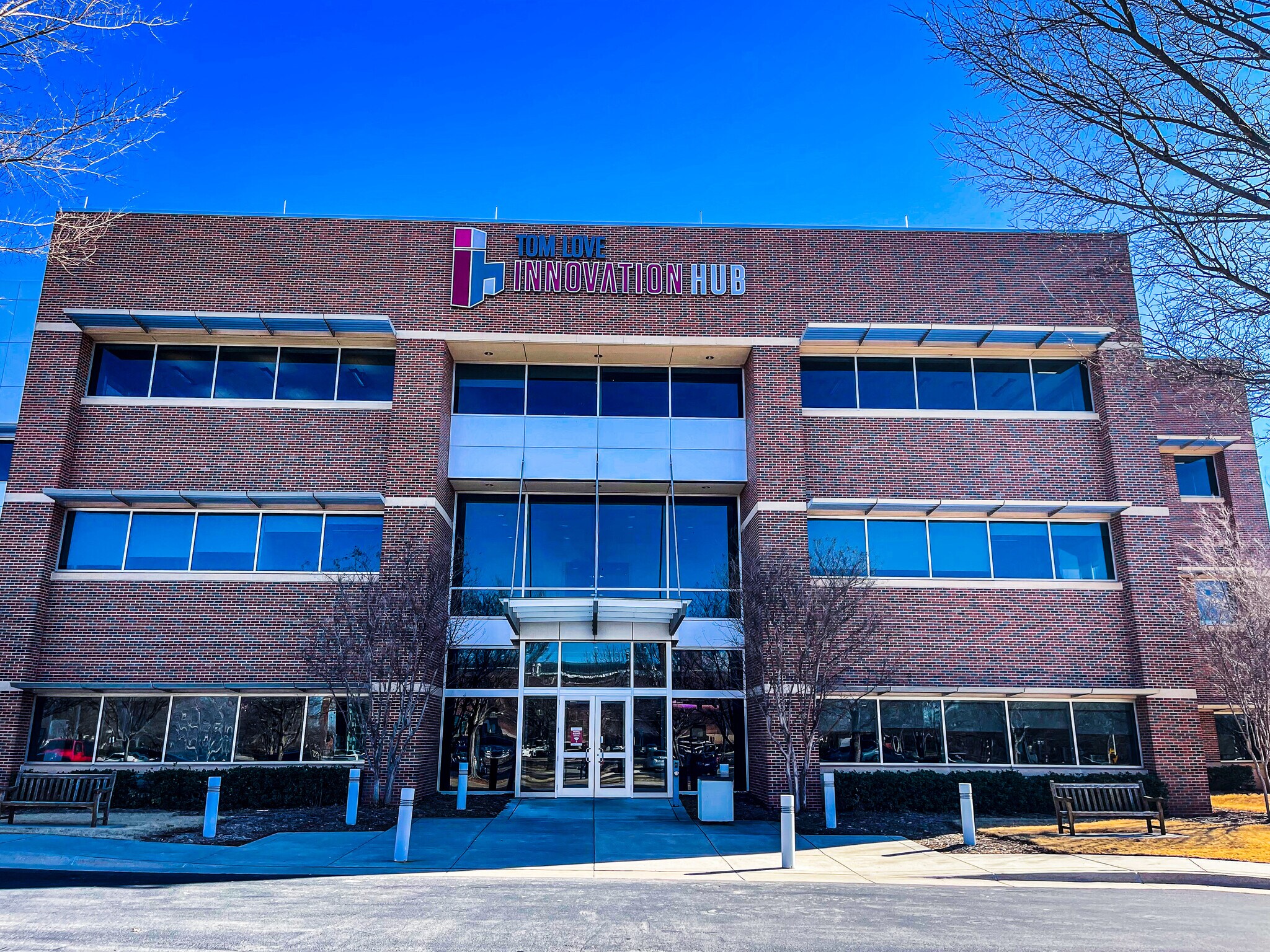 201 David L. Boren Blvd, Norman, OK à louer Photo du bâtiment- Image 1 de 8